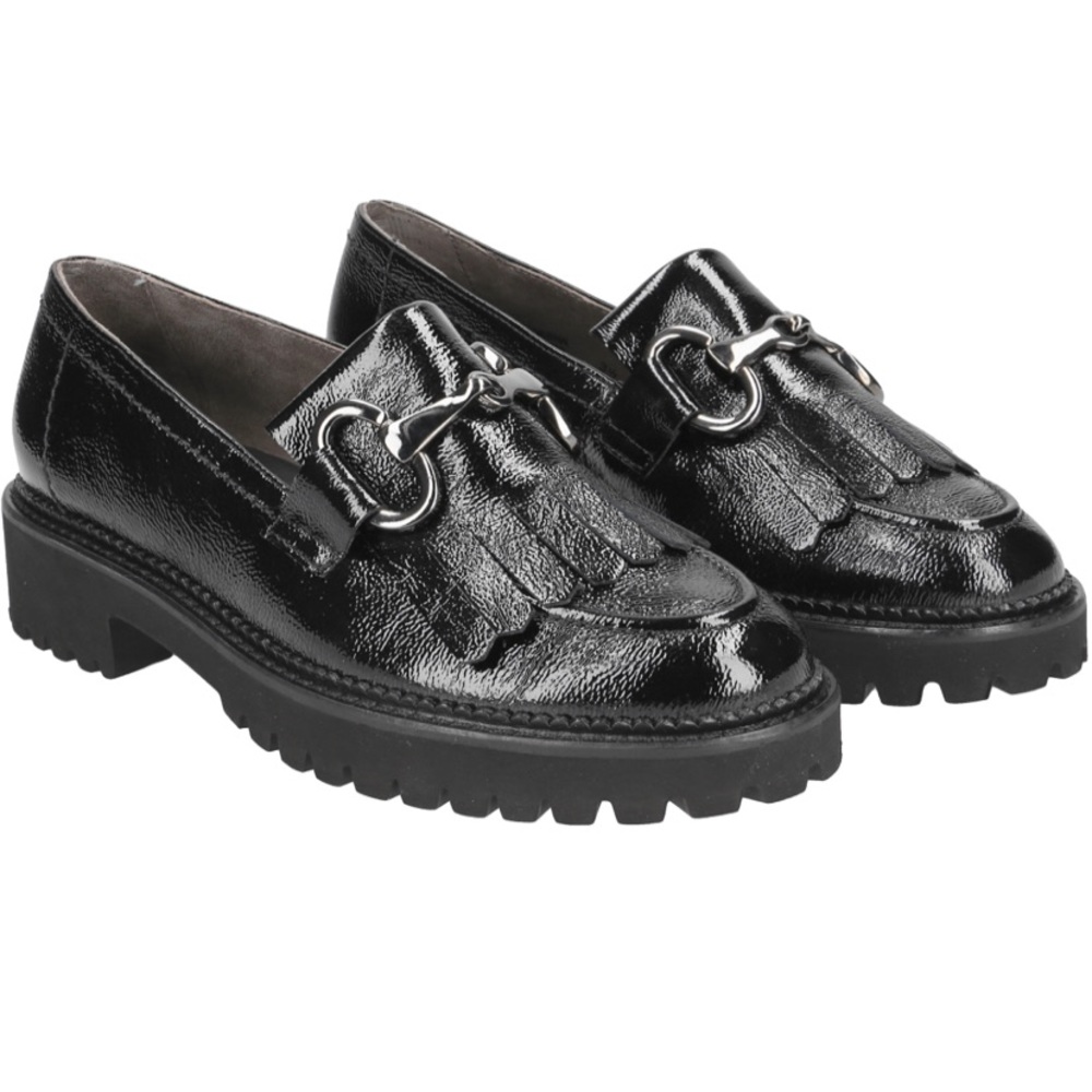 Leather loafers with bit and fringe. Lug sole. Crinkle Leather